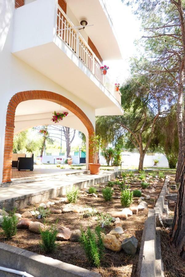 Villa Aurelia - Seafront Apartment With Terrace Quartu Sant'Elena Exterior photo