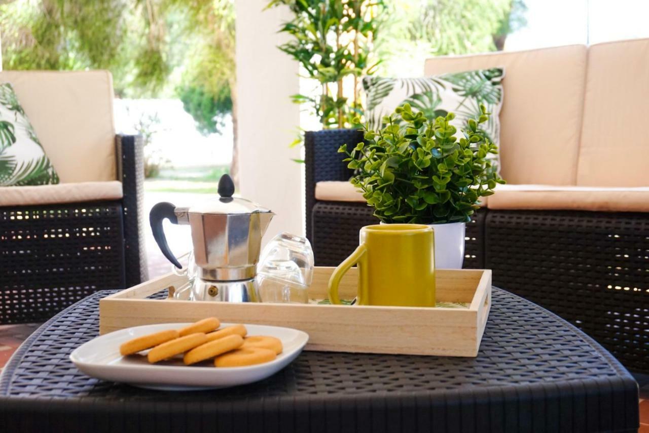 Villa Aurelia - Seafront Apartment With Terrace Quartu Sant'Elena Exterior photo