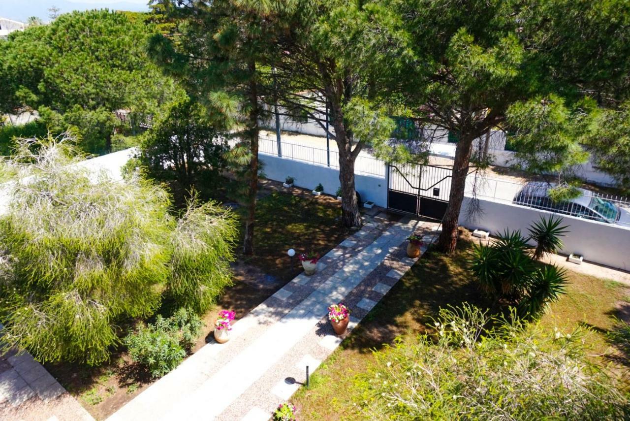Villa Aurelia - Seafront Apartment With Terrace Quartu Sant'Elena Exterior photo